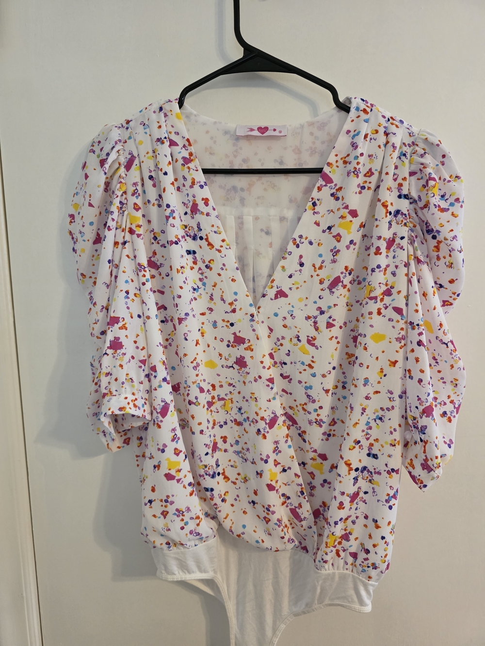 Buddy Love White Multicolor Confetti V-Neck Puff Sleeve Bodysuit